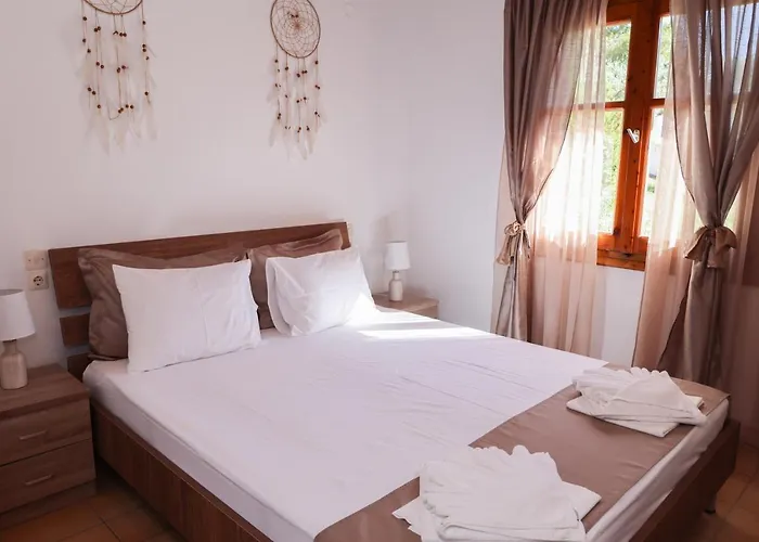 F & B Summer Collection- Skiathos -maistrali アパート トロウロス